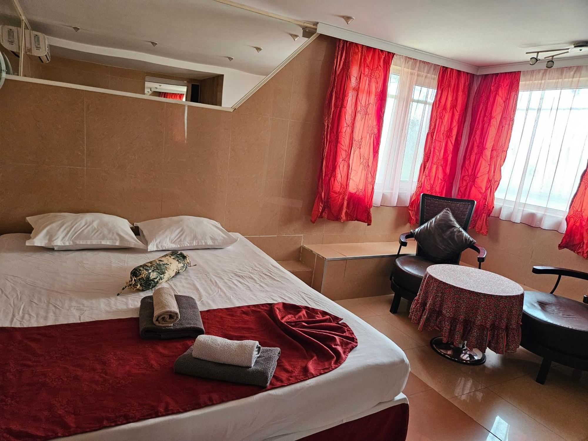 Paralax Hotel فارنا المظهر الخارجي الصورة